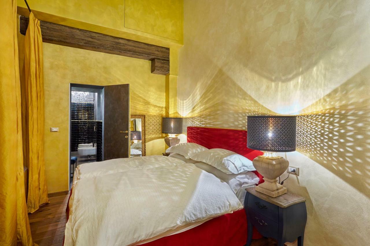 Palazzo Di Alcina - Residenza D'Epoca - Luxury- Bed & Breakfast โบโลญญา ภายนอก รูปภาพ