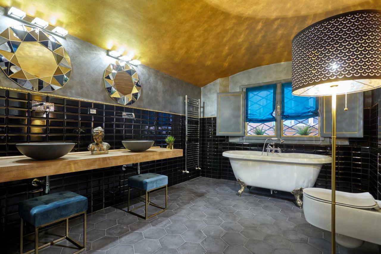 Palazzo Di Alcina - Residenza D'Epoca - Luxury- Bed & Breakfast โบโลญญา ภายนอก รูปภาพ